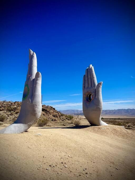 The Desert Shire Stargazing,cold Plung & Largespa Yucca Valley