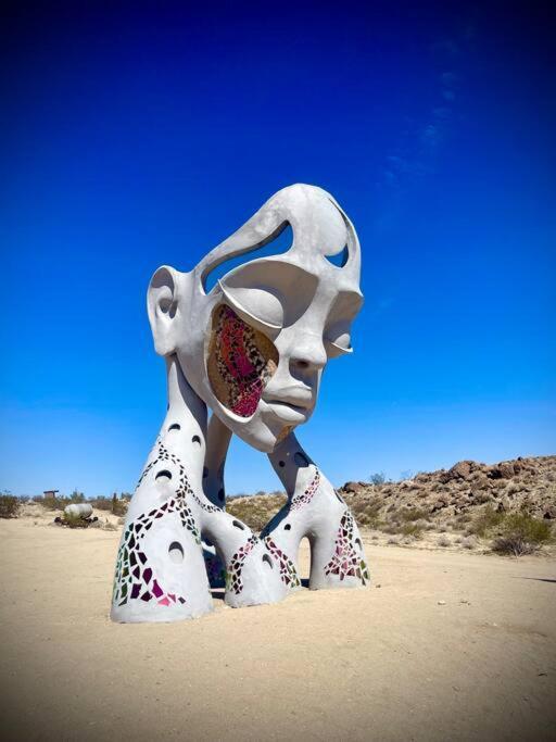 Holiday home The Desert Shire Stargazing,cold Plung & Largespa