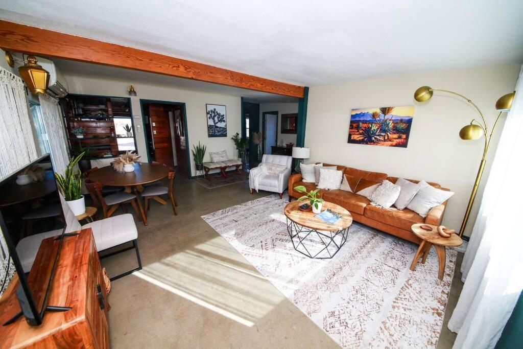 The Desert Shire Stargazing,cold Plung & Largespa Holiday home