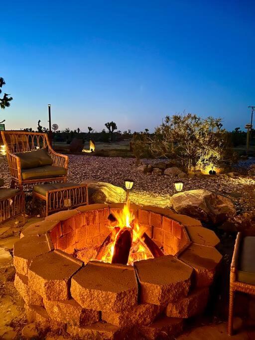 The Desert Shire Stargazing,cold Plung & Largespa Holiday home *